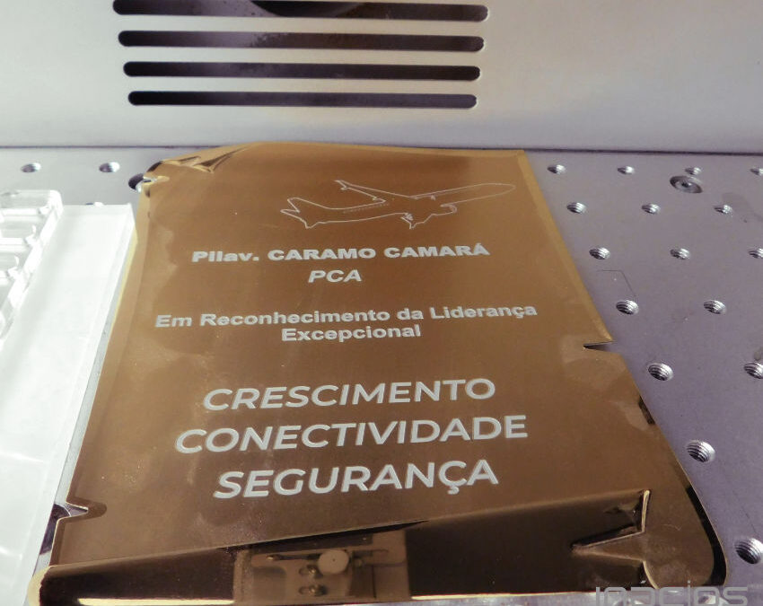 Placa de homenagem