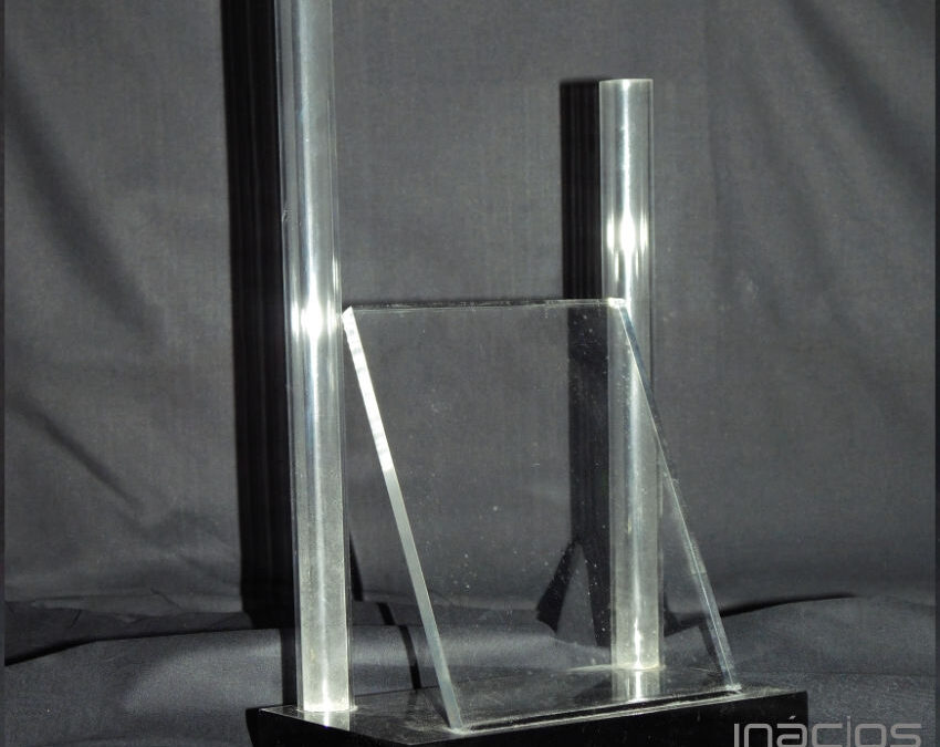 Troféu em Vidro e Metal